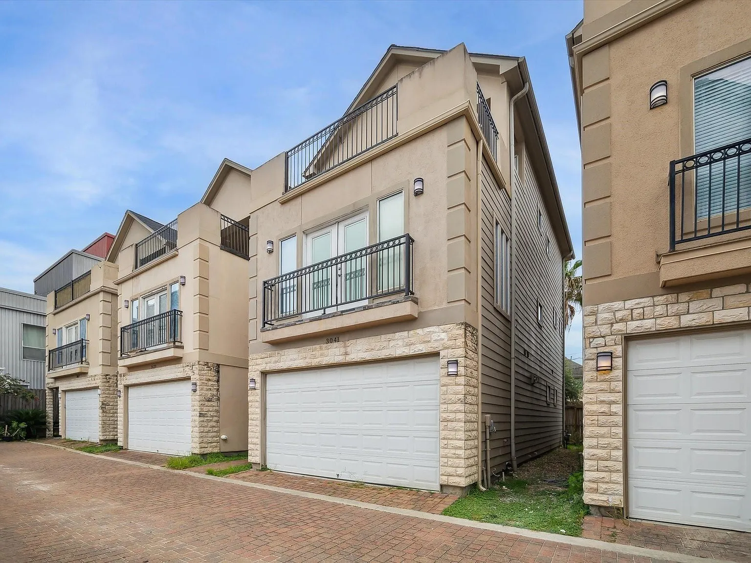 3 bed, 3.0 bath, 1988 sqft, $3,000 — Photo 1