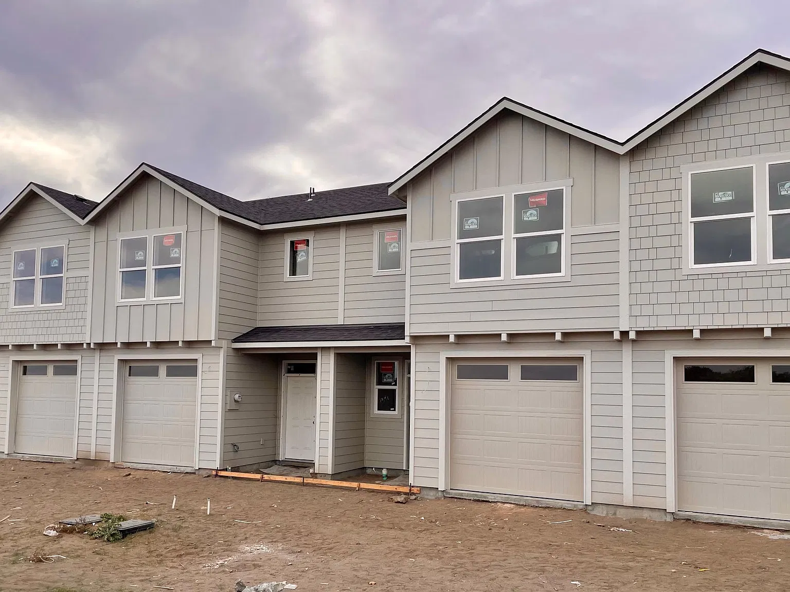 3 bed, 2.5 bath, 1513 sqft, $2,015 — Photo 2