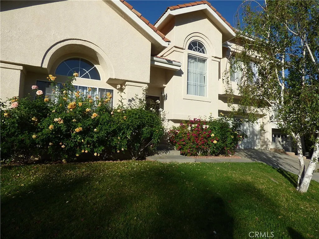 4 bed, 3.5 bath, 2382 sqft, $5,600 — Photo 1