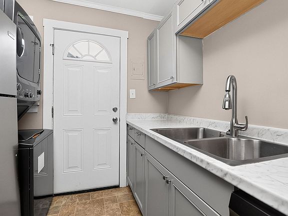 5th image of 1458 Anderson St Unit B