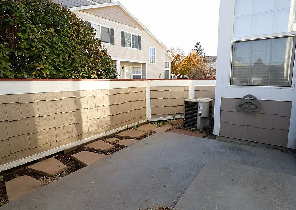 2 bed, 1.5 bath, 1726 sqft, $2,250 — Photo 2