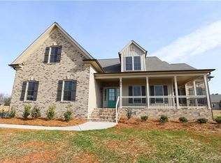 257 Oakleaf Dr, Lexington, NC 27295