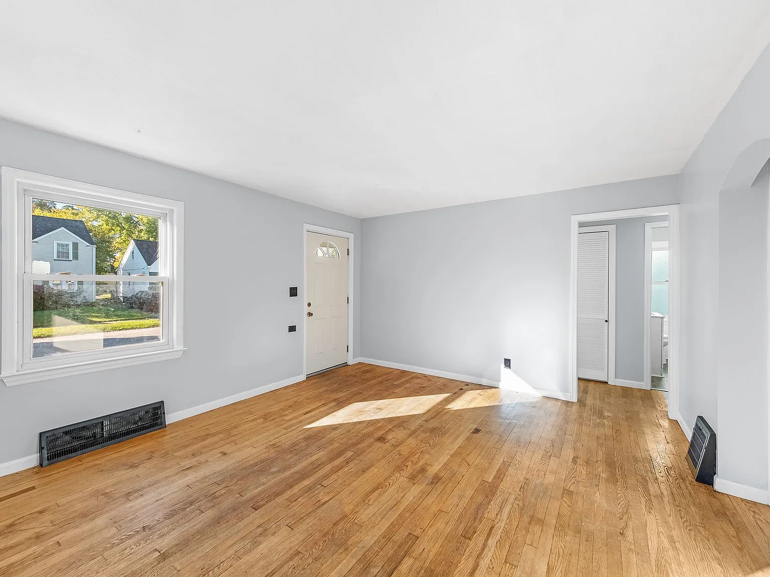 3 bed, 1206 sqft, $1,699 — Photo 3
