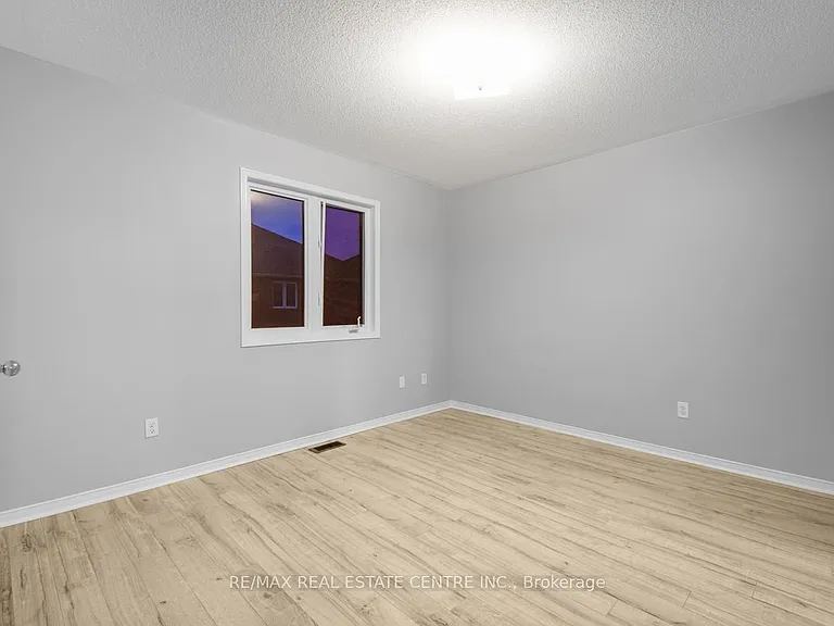 112 Commodore Dr — Photo 34