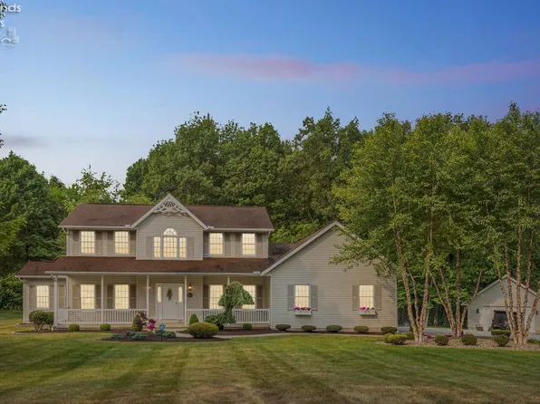 1075 Robin Ln, Willard, OH 44890