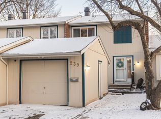 239 Millcreek Ln, Bloomingdale, IL 60108