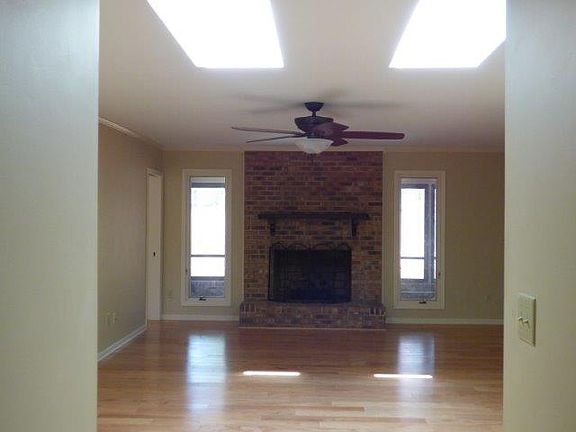 4th image of 538 Sandalwood Dr