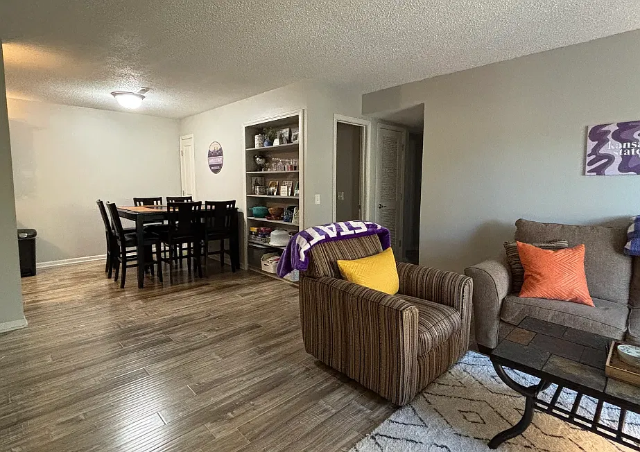 2 bed, 900 sqft, $1,050 — Photo 3
