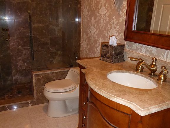 Full bath upstairs