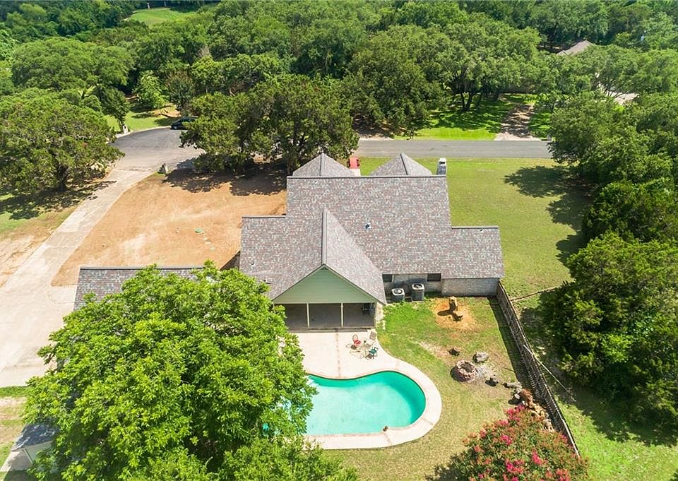 1st image of 18 Country Dr