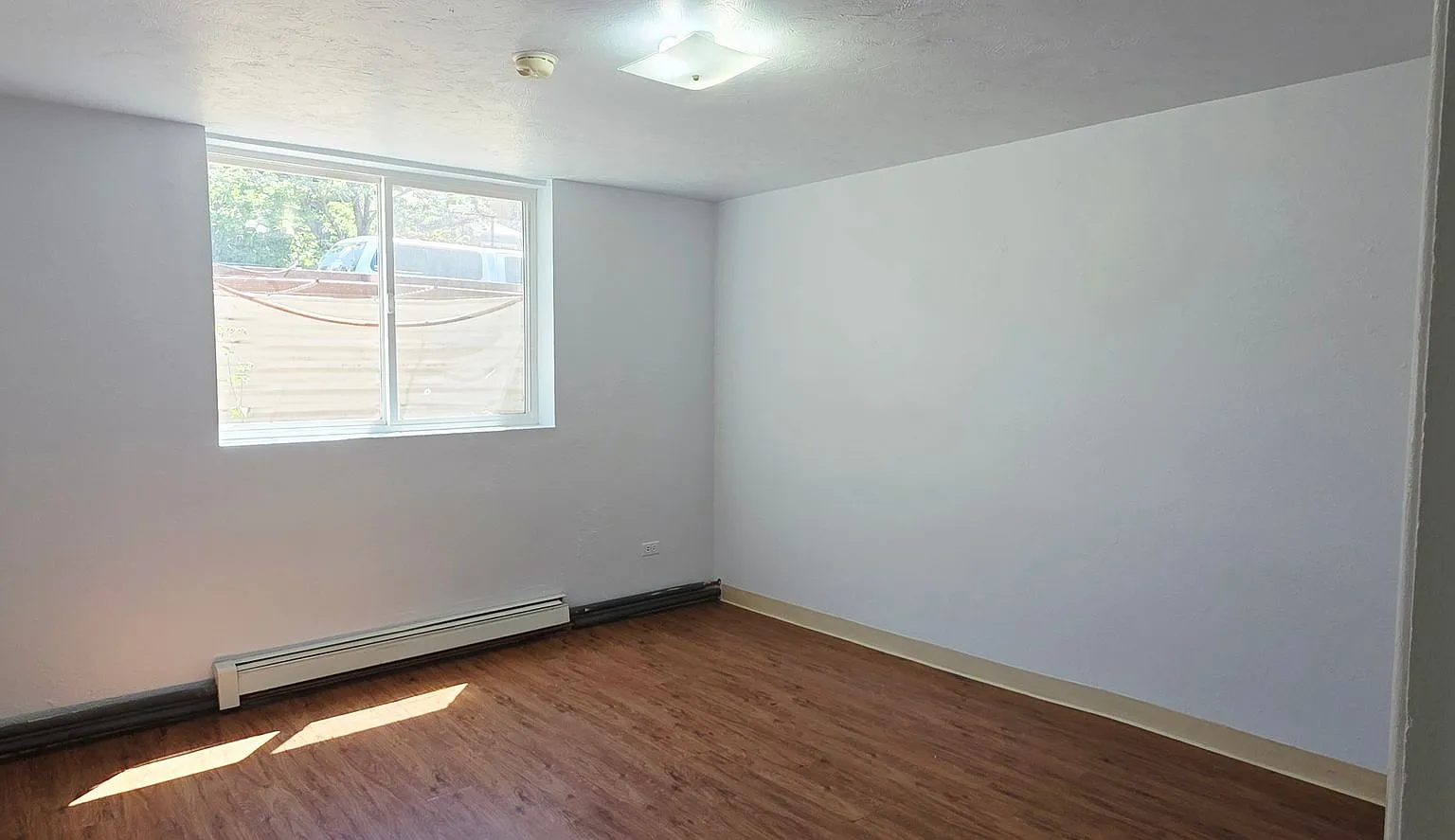 Spacious 3 bed/1 bath basement unit available now! — Photo 4