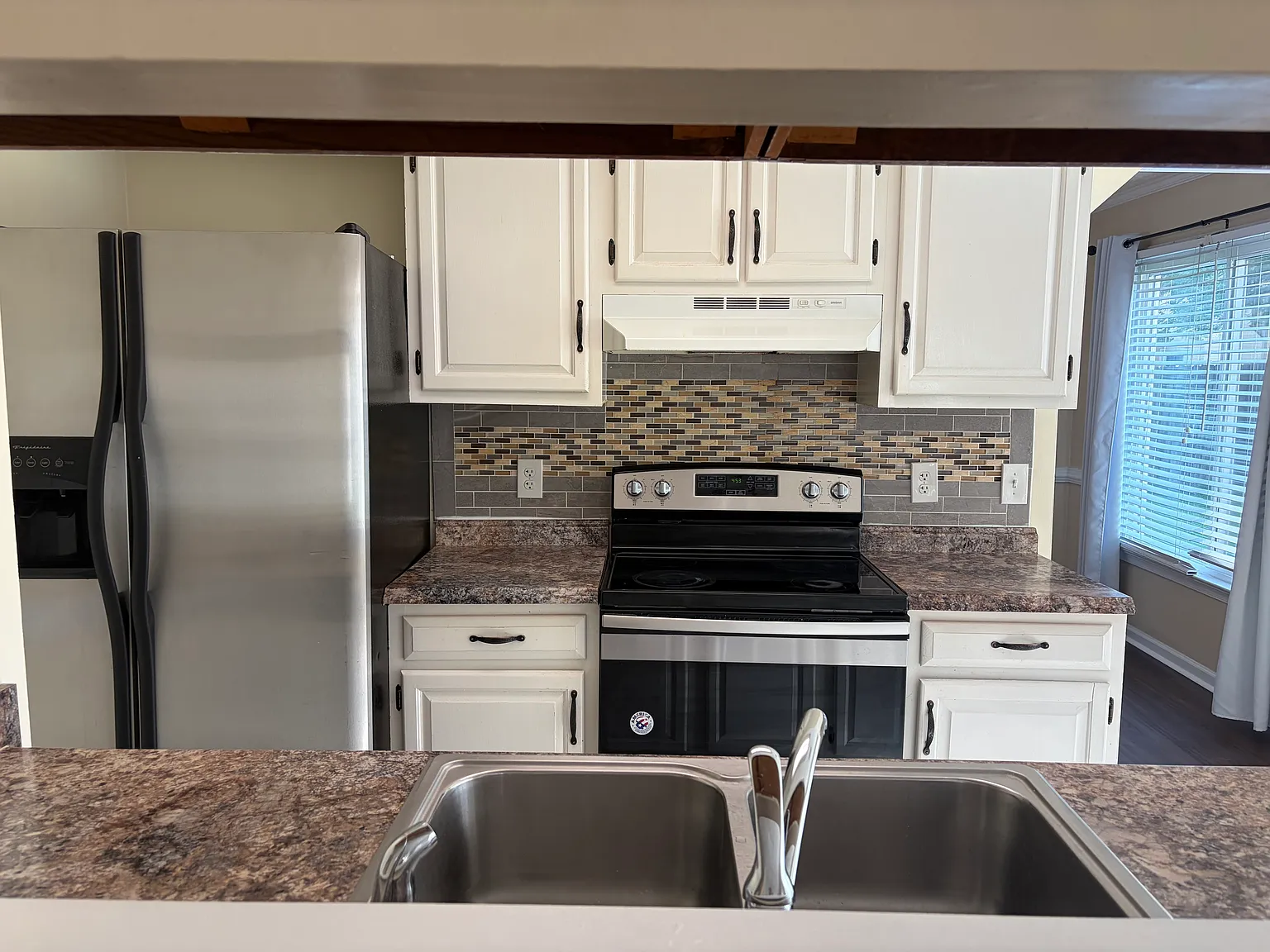 4 bed, 2.5 bath, 1866 sqft, $2,700 — Photo 3