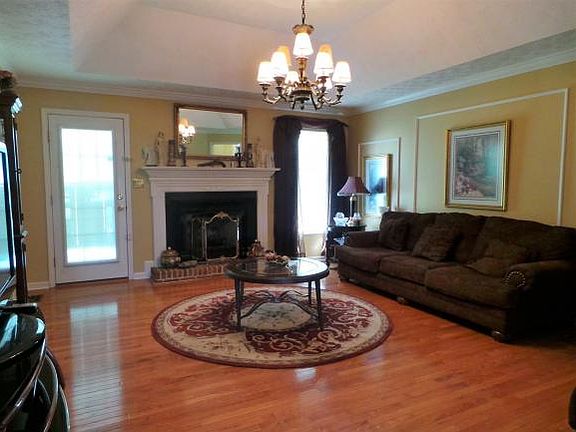 2nd image of 804 S Sherbrooke Cir