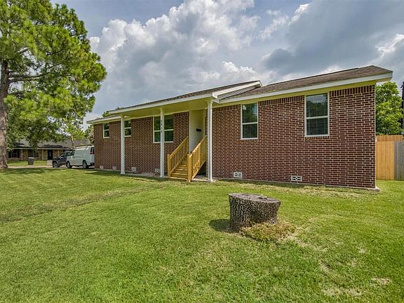 2nd image of 5915 Ludington Dr