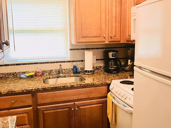 3rd image of 514 109th Ave N #B