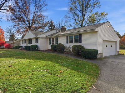 17844 Kenston Lake Dr, Chagrin Falls, OH, 44023