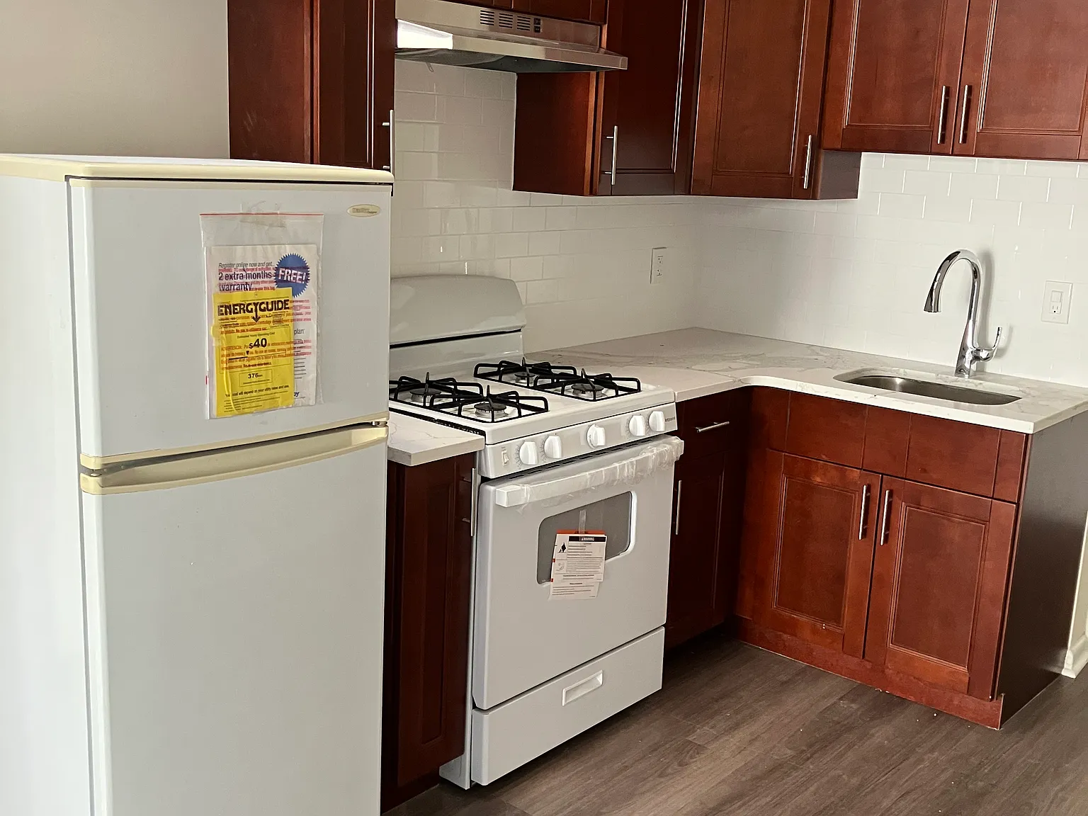 2 bed, 1000 sqft, $1,600 — Photo 3