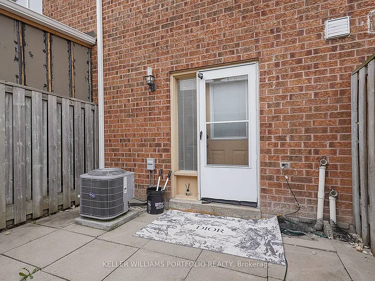 9542 Sheppard Ave E — Photo 32