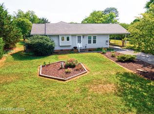 958 Panorama Dr, Maryville, TN 37801