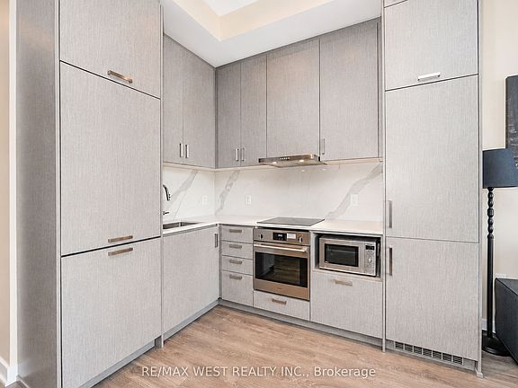 5th image of 60 Honeycrisp Cres #311