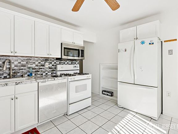 4th image of 111 Ovington Ave