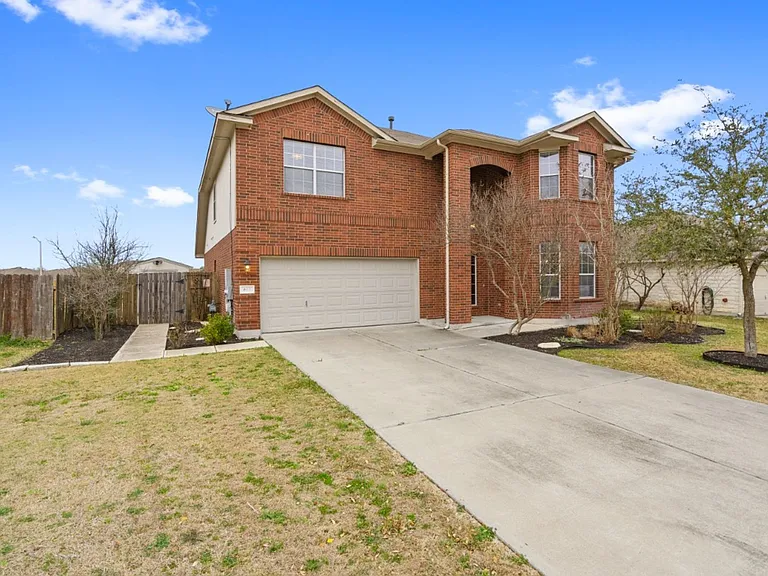 652 Dark Horse Ln — Photo 1