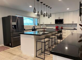 2835 Heritage Bend Dr, Webster, TX 77598
