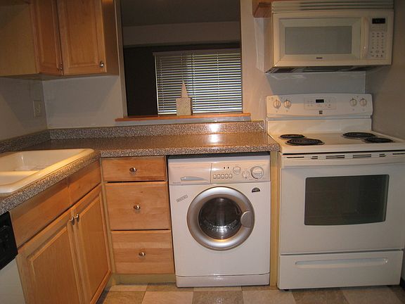 5th image of 630 Perrie Dr APT 101