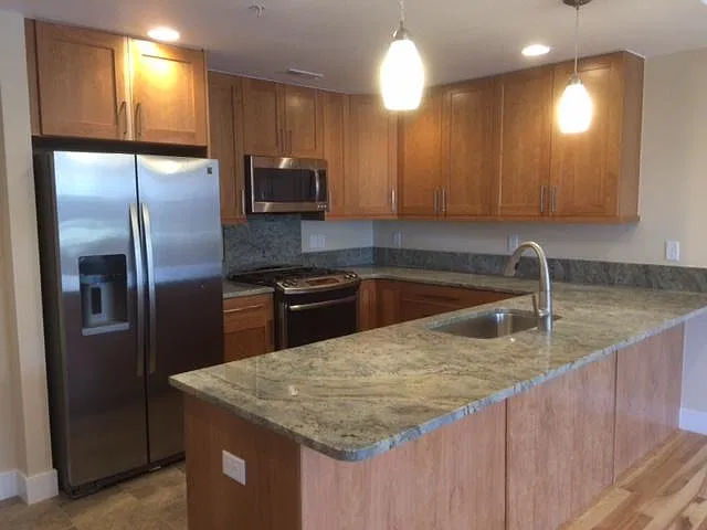 4 bed, 2.5 bath, 1500 sqft, $6,400 — Photo 1