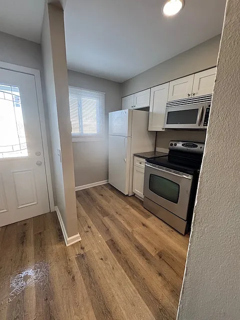 2 bed, 1000 sqft, $1,695 — Photo 3