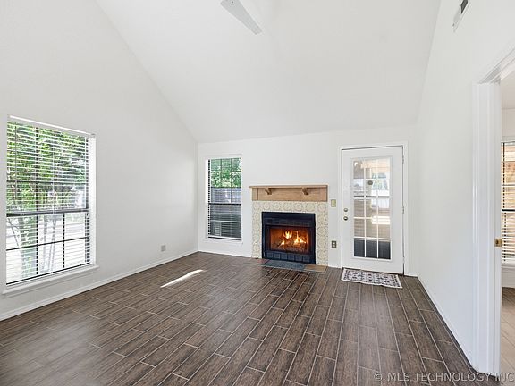 4th image of 5908 S Quincy Ave