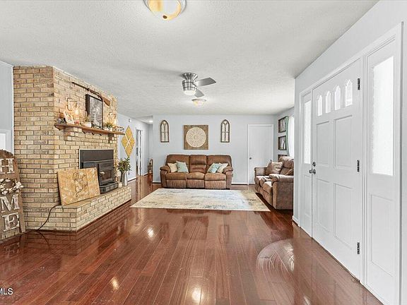 4th image of 8404 Loretta Ln