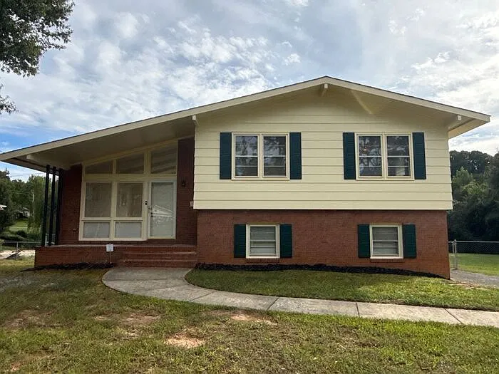 1413 Grovewood Dr