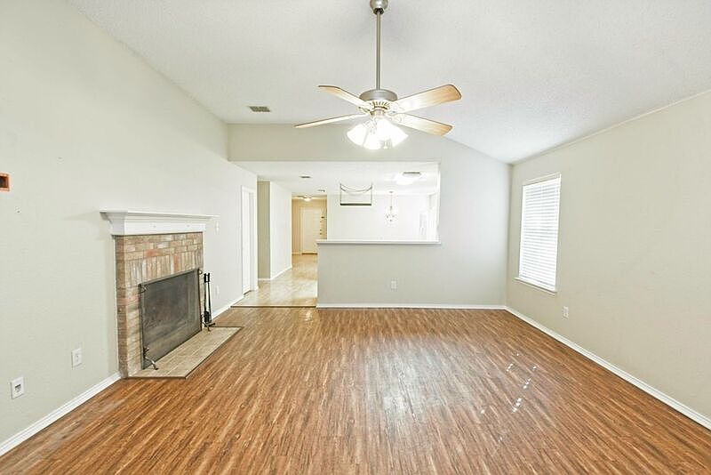 1st image of 1118 Water Oak Way
