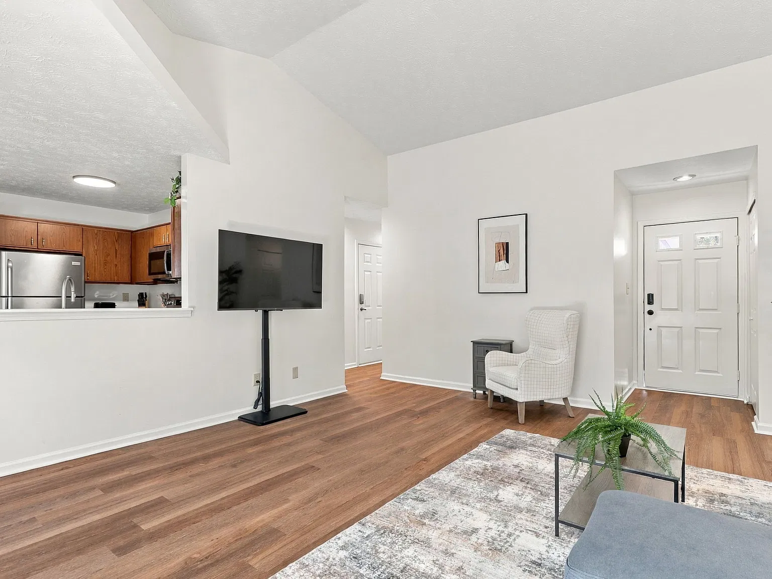 3 bed, 1399 sqft, $2,700 — Photo 2