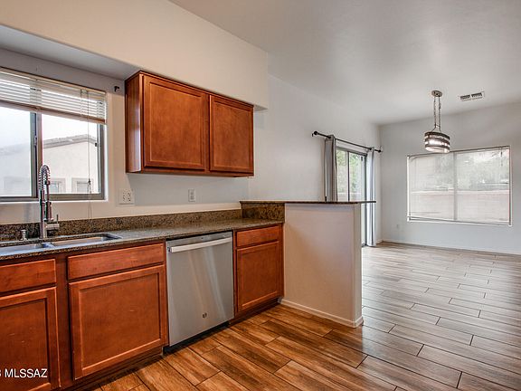 3rd image of 442 E Placita Cordel