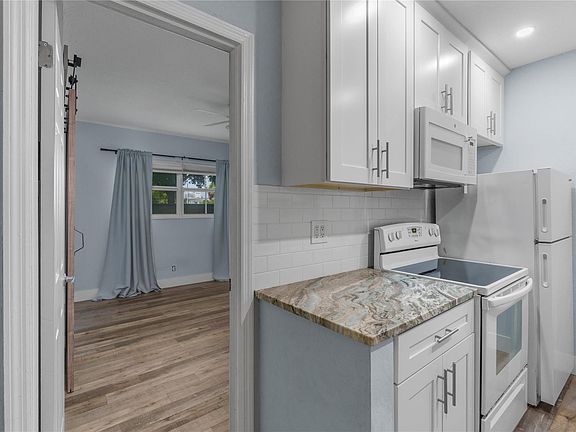 5th image of 2424 SE 17th Street #115B
