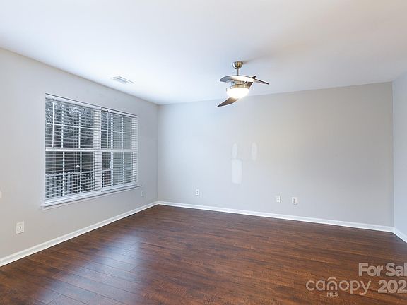 3rd image of 1423 Autumn Creek Ct