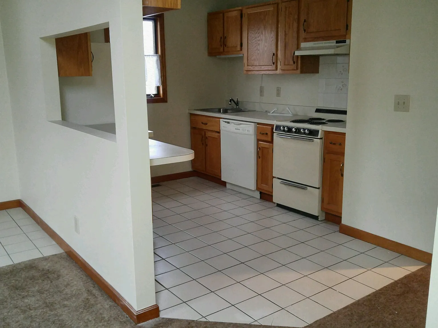 1 bed, 950 sqft, $1,150 — Photo 3