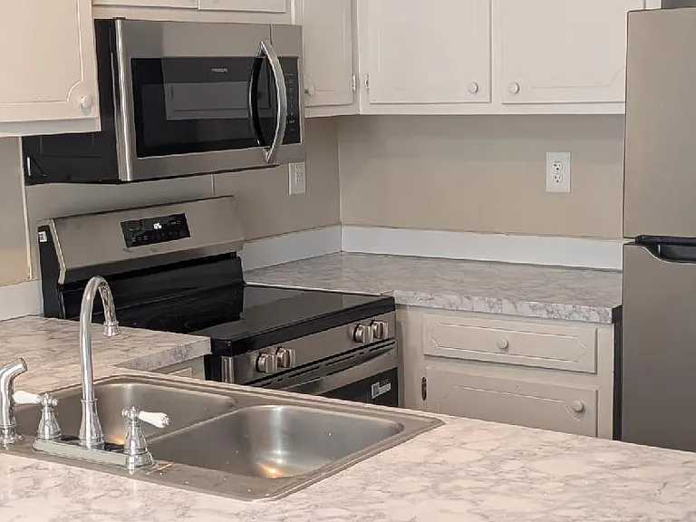 3801 Sterling Pointe Dr #R6 — Photo 3