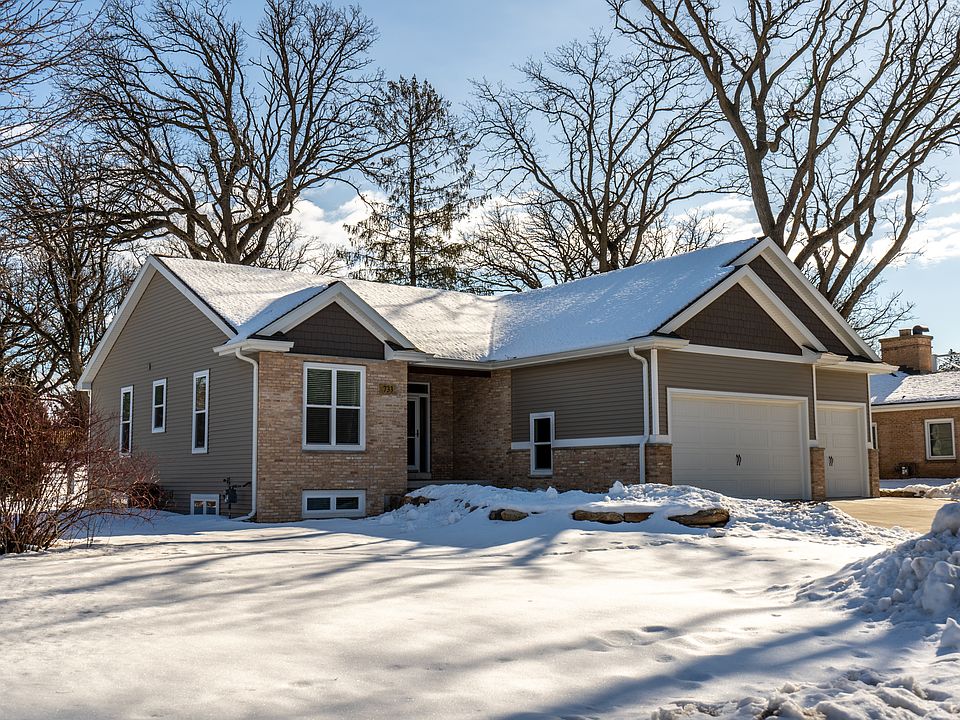 1st image of 733 Woodland Dr