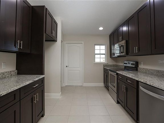 5th image of 415 Brookfield Dr