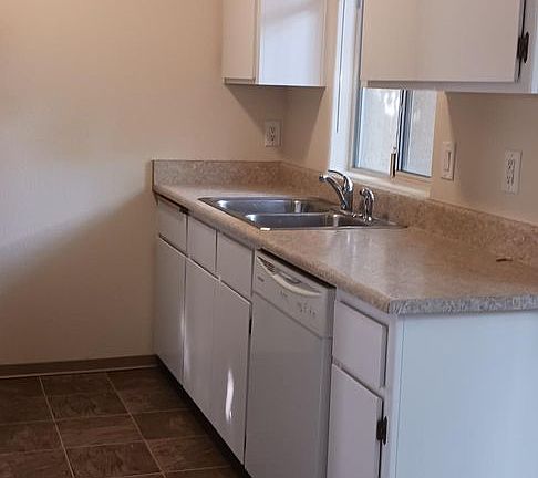 4th image of 2037 Campus Dr APT C