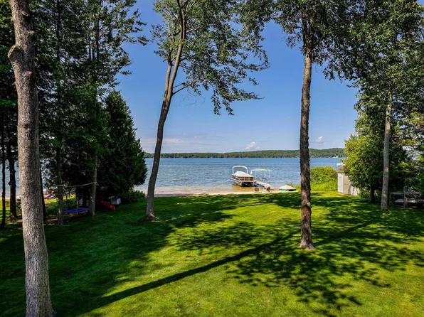 4115 Birch Dr, Honor, MI 49640