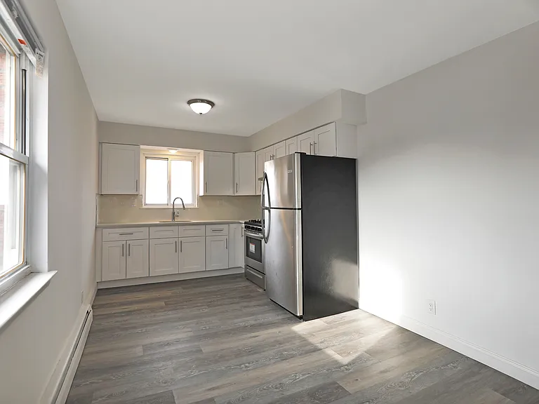 570 Fairview Ave #2 — Photo 3