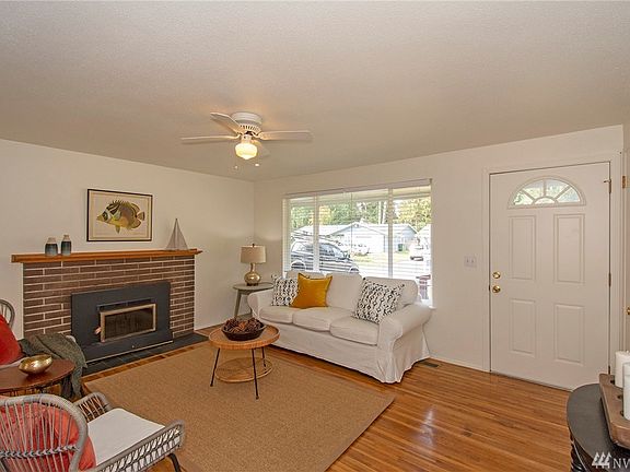 3rd image of 3805 Briarwood Dr SE