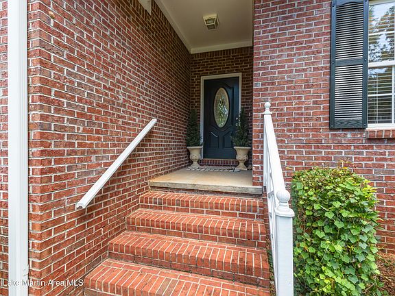 4th image of 20 Pineview Ln