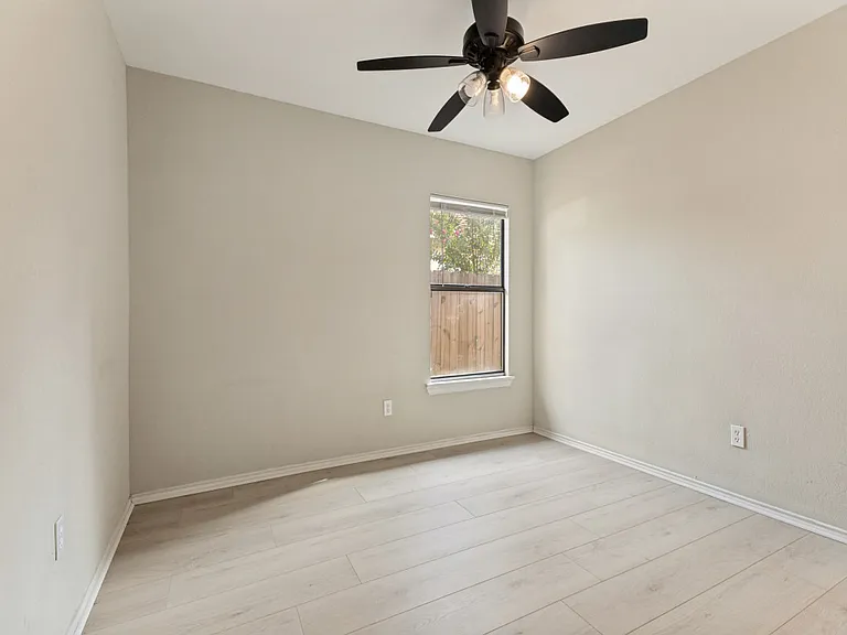 2313 Harvest Glen Ct — Photo 17