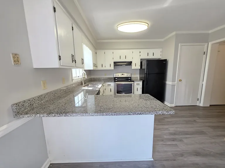830 Larch Way #1 — Photo 3