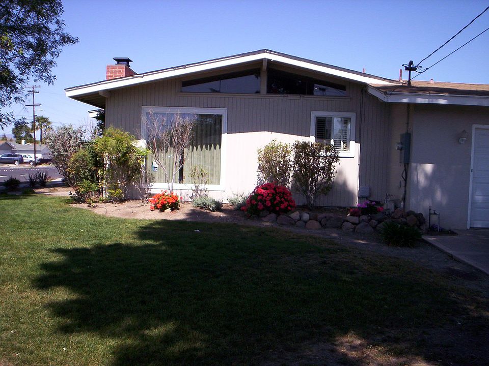 2nd image of 1034 Rincon Ave